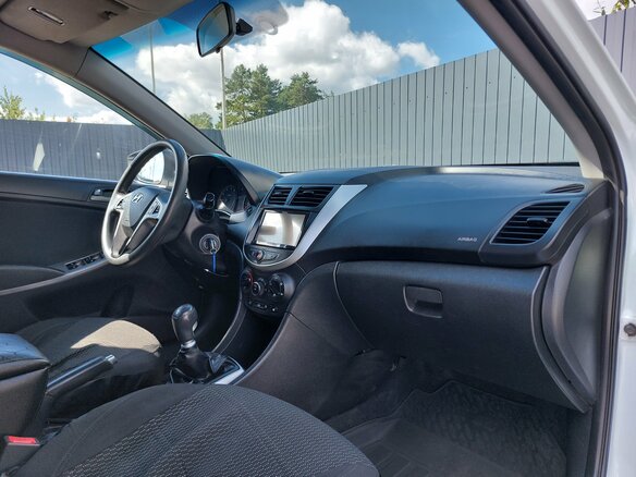 2015 Hyundai Solaris I Рестайлинг, белый, 839000 рублей - вид 14