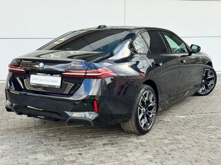 2025 BMW 5 серии 530e xDrive VIII (G60/G61/G68), чёрный, 9600000 рублей, вид 4