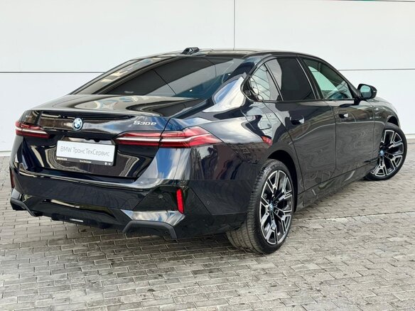 2025 BMW 5 серии 530e xDrive VIII (G60/G61/G68), чёрный, 9600000 рублей - вид 3