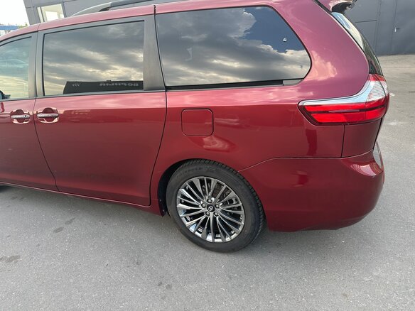 2016 Toyota Sienna III Рестайлинг, красный, 2195000 рублей - вид 18