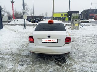 2016 Volkswagen Polo V Рестайлинг, бежевый, 600000 рублей, вид 4