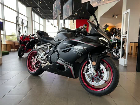 2026 QJMotor SRK 921 RR, серебристый, 1200000 рублей, вид 1
