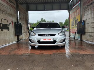 2013 Hyundai Solaris I, серебристый, 570000 рублей, вид 2