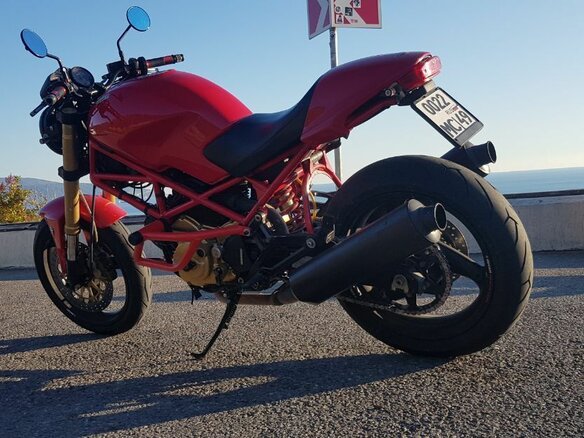 2000 Ducati Monster 400, красный - вид 3