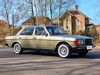1982 Mercedes-Benz W123 230, зелёный, 2000000 рублей, вид 3