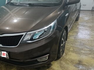 2017 Kia Rio III Рестайлинг, коричневый, 850000 рублей, вид 1