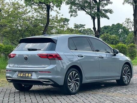 2022 Volkswagen Golf VIII, серый, 1950000 рублей, вид 4