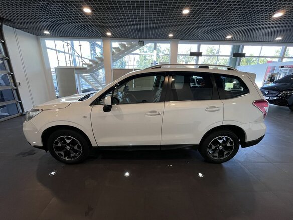 2015 Subaru Forester IV Рестайлинг, белый, 1425000 рублей - вид 5