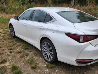 2021 Lexus ES 250 VII Рестайлинг, белый, 4900000 рублей, вид 4