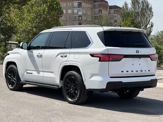 2023 Toyota Sequoia III, белый, 12000000 рублей, вид 5