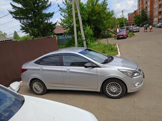 2014 Hyundai Solaris I Рестайлинг, серебристый, 870000 рублей, вид 4