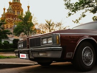 1984 Oldsmobile Custom Cruiser II, красный, 3000500 рублей, вид 2