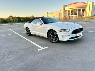 2022 Ford Mustang VI Рестайлинг, белый, 2100000 рублей, вид 3