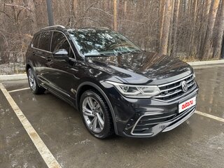 2021 Volkswagen Tiguan II Рестайлинг, чёрный, 4155000 рублей, вид 1