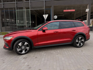 2021 Volvo V60 Cross Country II, пурпурный, 2720000 рублей, вид 1