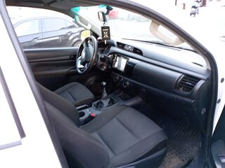 2017 Toyota Hilux VIII, белый, 2650000 рублей, вид 3