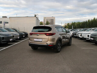 2018 Kia Sportage IV Рестайлинг, коричневый, 1699000 рублей, вид 4