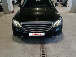 2017 Mercedes-Benz E-Класс 200 V (W213, S213, C238), чёрный, 2600000 рублей, вид 2