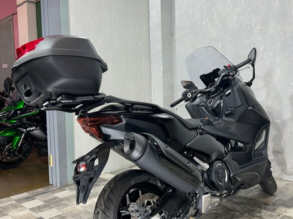 2023 Yamaha TMAX, чёрный, 1295000 рублей - вид 5
