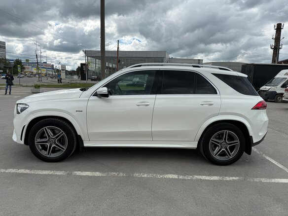 2019 Mercedes-Benz GLE 300 d II (V167), белый, 6500000 рублей - вид 2