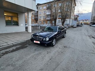 1995 Mercedes-Benz E-Класс 320 II (W210, S210), синий, 545000 рублей, вид 2