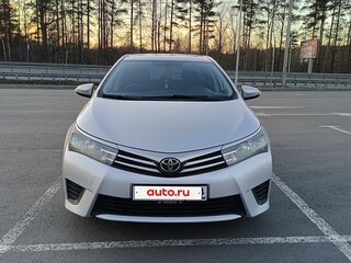 2013 Toyota Corolla XI (E160, E170, E180), серебристый, 950000 рублей, вид 1
