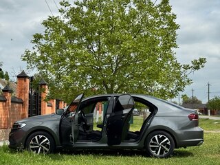 2021 Volkswagen Polo VI, серый, 1900000 рублей, вид 3