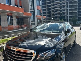 2017 Mercedes-Benz E-Класс 200 V (W213, S213, C238), чёрный, 3530000 рублей, вид 2