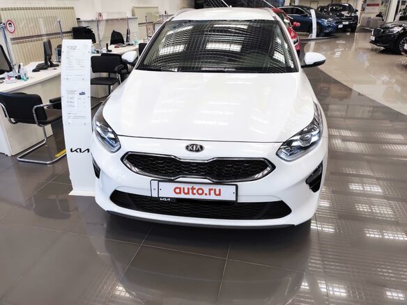 2021 Kia Ceed III, белый, 2100000 рублей - вид 2