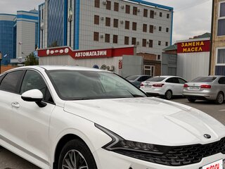 2021 Kia K5 III, белый, 2660000 рублей, вид 3