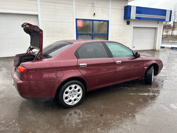 2001 Alfa Romeo 166 I, красный, 400000 рублей - вид 5