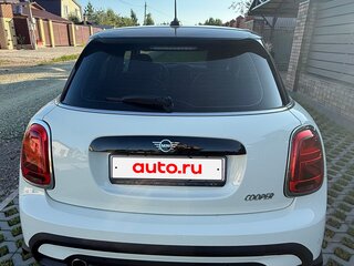 2021 Mini Hatch Cooper III (F55/F56) Рестайлинг 2, белый, 2800000 рублей, вид 2