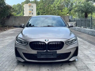 2022 BMW 1 серии 120i III (F52) Рестайлинг, серебристый, 1590000 рублей, вид 4
