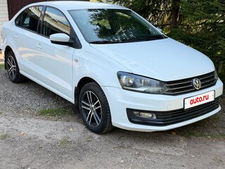 2015 Volkswagen Polo V Рестайлинг, белый, 850000 рублей, вид 1