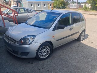 2007 Ford Fiesta Mk5, серебристый, 180000 рублей, вид 1