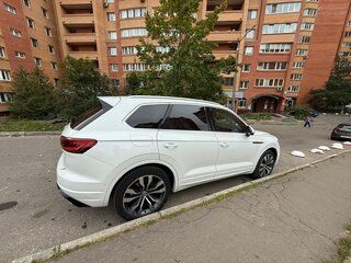2019 Volkswagen Touareg III, белый, 8000000 рублей, вид 3