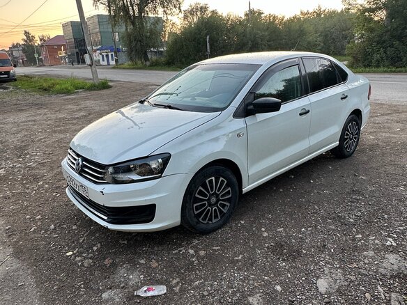2017 Volkswagen Polo V Рестайлинг, белый, 520000 рублей