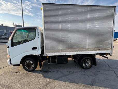 2002 Toyota Dyna, белый, 1450000 рублей, вид 3