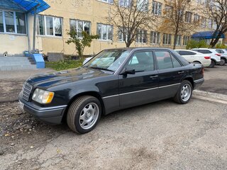 1995 Mercedes-Benz E-Класс 220 I (W124), чёрный, 2000000 рублей, вид 1