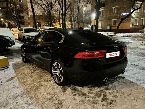 2017 Jaguar XE I, чёрный, 2000000 рублей - вид 3