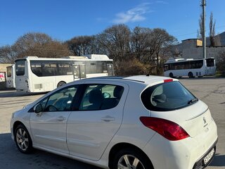 2011 Peugeot 308 I Рестайлинг, белый, 775000 рублей, вид 3