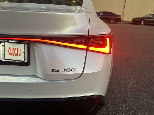 2021 Lexus IS 300 III Рестайлинг 2, белый, 5100000 рублей - вид 9