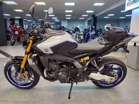 2024 Yamaha MT-09 (FZ-09), чёрный, 1309000 рублей, вид 2