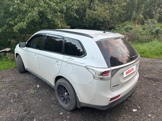 2013 Mitsubishi Outlander III, белый, 1550000 рублей, вид 3