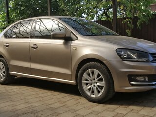 2017 Volkswagen Polo V Рестайлинг, бежевый, 1200000 рублей, вид 3