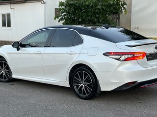 2021 Toyota Camry VIII (XV70) Рестайлинг, белый, 2885000 рублей, вид 5