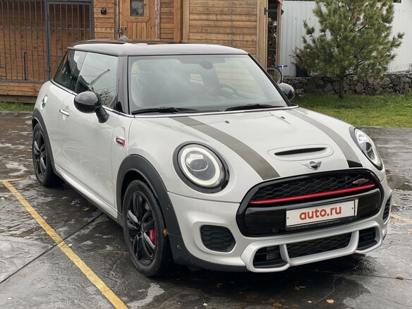 2019 Mini Hatch JCW III (F55/F56) Рестайлинг, серебристый - вид 3