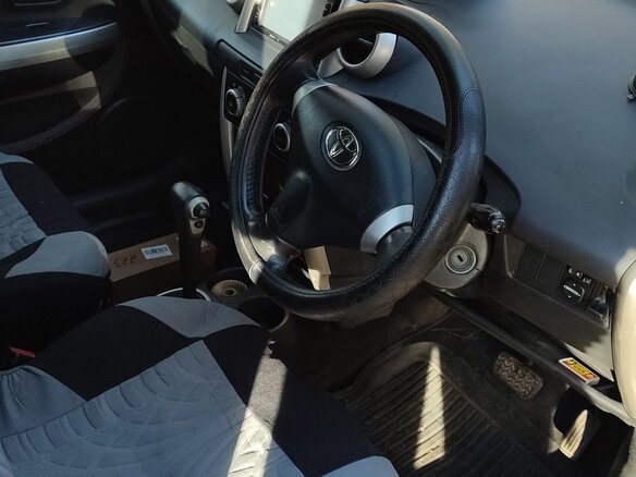 2002 Toyota Ist I, серый, 480000 рублей - вид 9