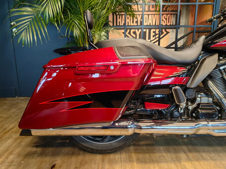 2017 Harley-Davidson CVO Street Glide, пурпурный, 2290000 рублей, вид 4