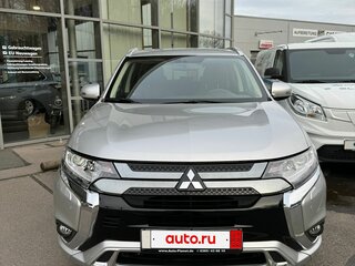 2019 Mitsubishi Outlander PHEV III Рестайлинг 3, серебристый, 4500000 рублей, вид 1